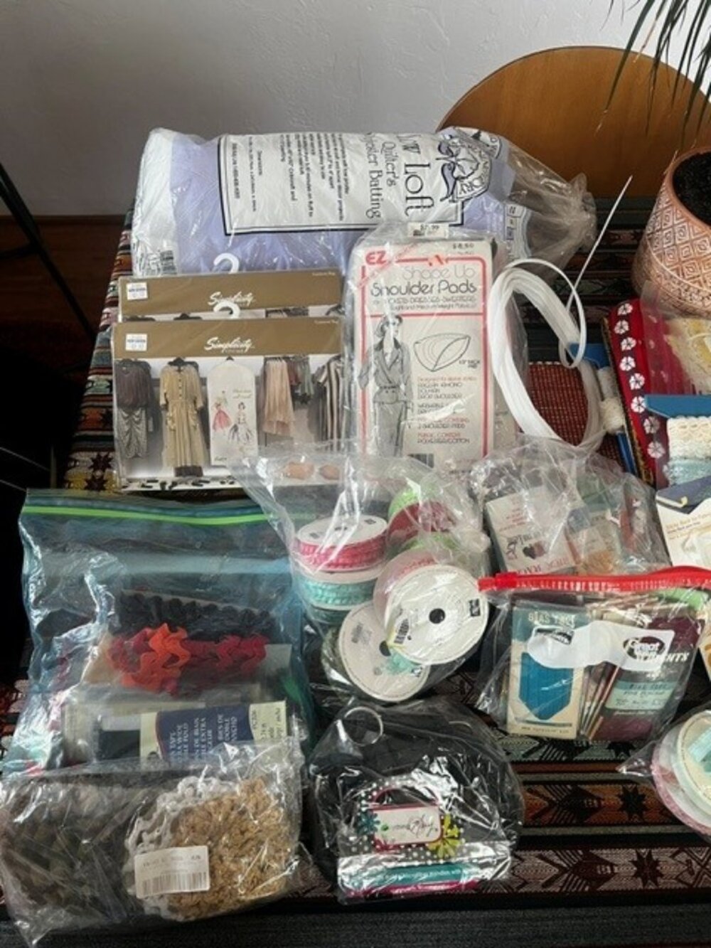 Vintage Sewing/Craft Notions. To be auctioned LIVE. See details below.